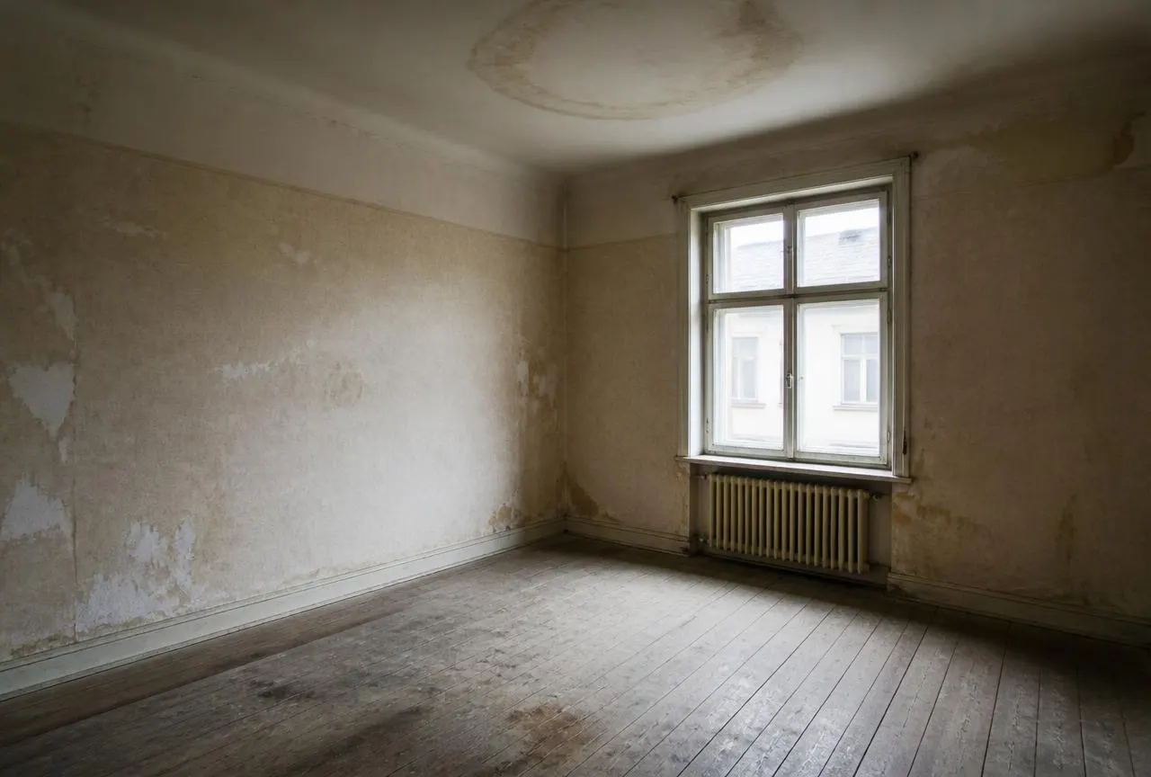 Schlafzimmer in Finkenkrug vor und nach der Sanierung durch Köpenicker Grundbesitz – vorher